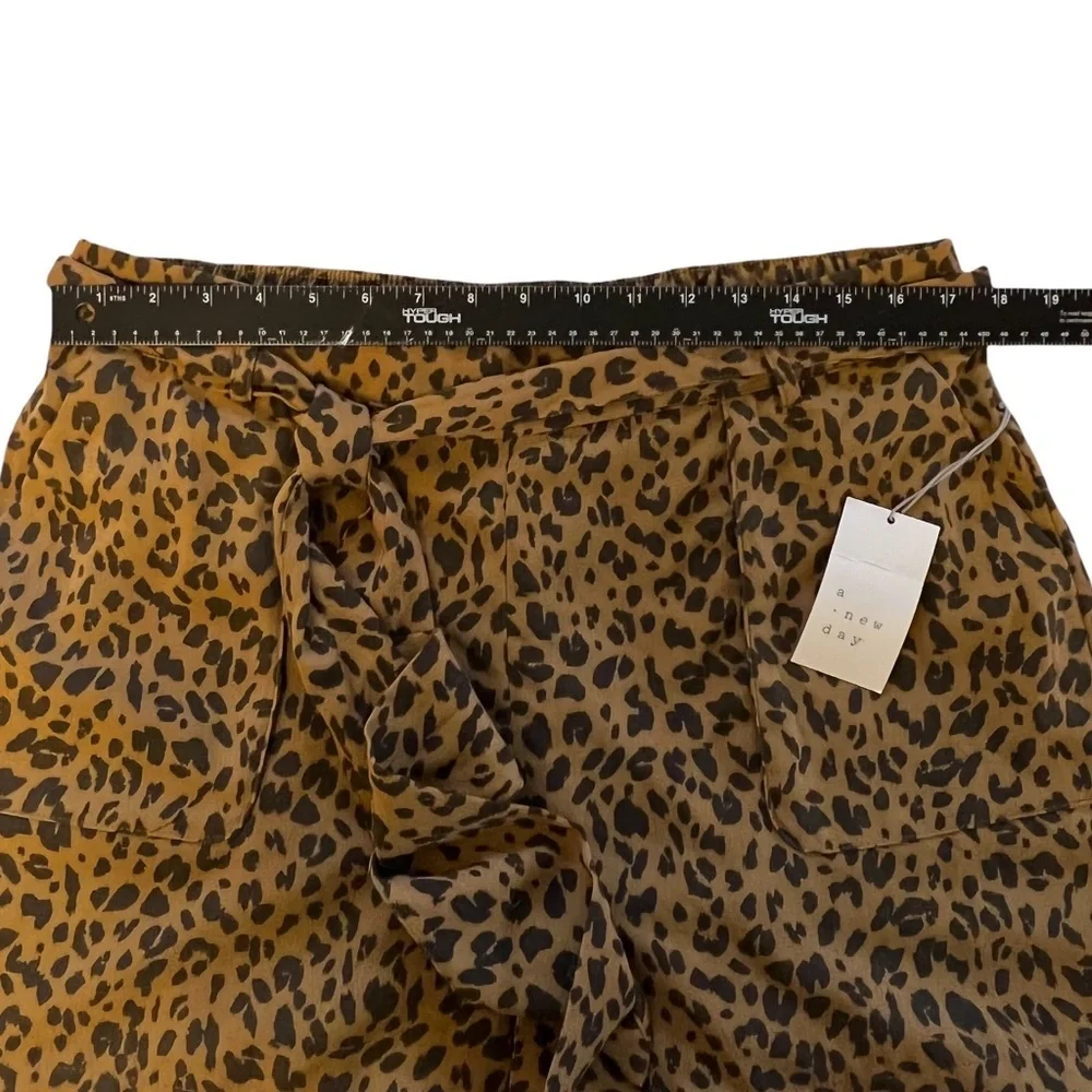 A New Day Woman’s Extra Large Leopard Print Shorts w/Matching Belt